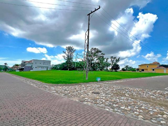 TERRENO EN VENTA EN PRIMERA ETAPA, FRACC. LAGUNAS DE MIRALTA, $3'500,000