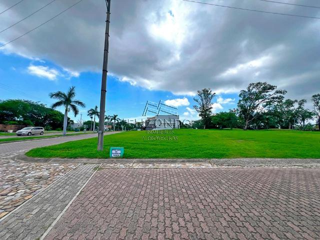 TERRENO EN VENTA EN PRIMERA ETAPA, FRACC. LAGUNAS DE MIRALTA, $3'500,000