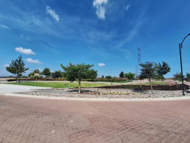 TERRENO EN VENTA EN PRIVADA CORREGIDORA CIUDAD MADERAS