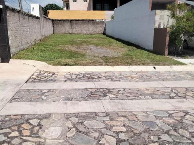 Terreno en Privada Faisanes, en VENTA, Colima, Colima