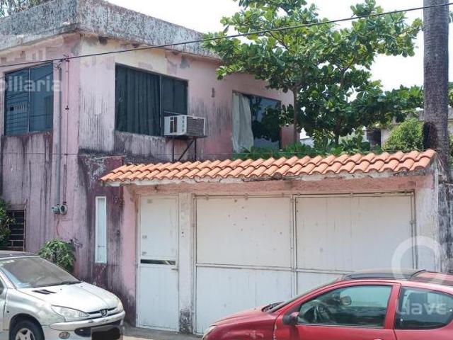 Terreno en venta en Prolongación Zaragoza, entre calles José Cardel y Alcalde y García Col. Benito J
