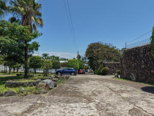 TERRENO EN VENTA EN REFORMA CUERNAVACA, DENTRO DE PRIVADA CON SEGURIDAD 24/7