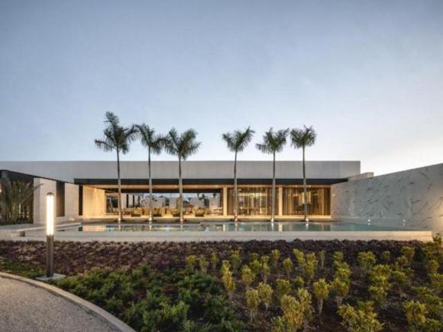 Terreno en venta en Residencial Aranza a un costado de altozano