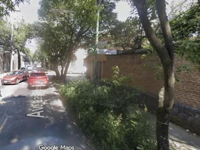 Terreno en Venta en San Ángel con tres casas