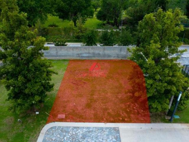 Terreno en venta en Solares Zapopan frente a parque con proyecto incluido
