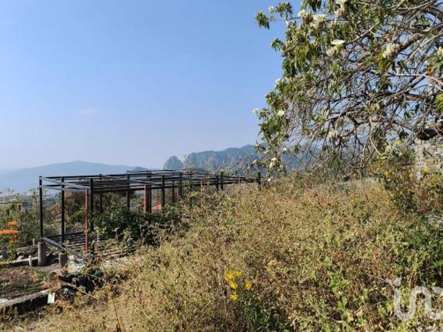 Terreno en venta en Tepoztlán, a 15 minutos del centro, con vista a las montañas