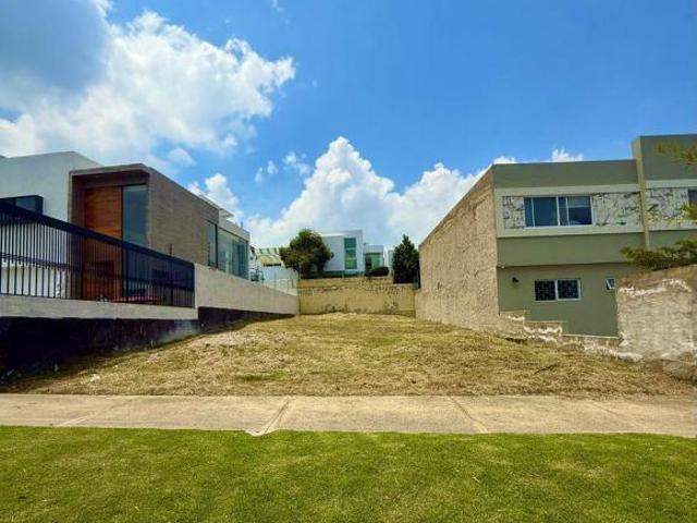 VENTA de TERRENO en VALLE IMPERIAL a una cuadra del CLUB de GOLF!
