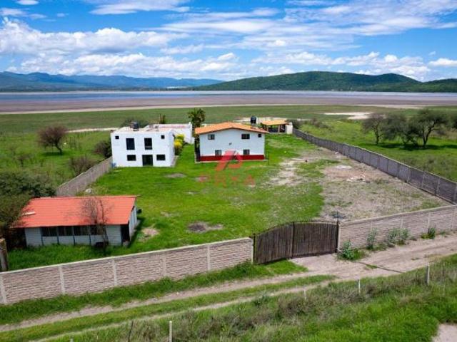 Terreno en venta en Villa Corona Jalisco a pie de Laguna ideal para inversión