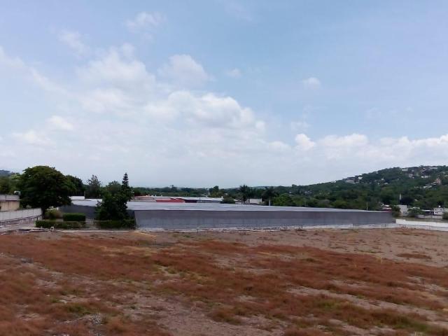 Terreno en venta en Yautepec, para desarrollo residencial, de uso comercial o siembra atenporal
