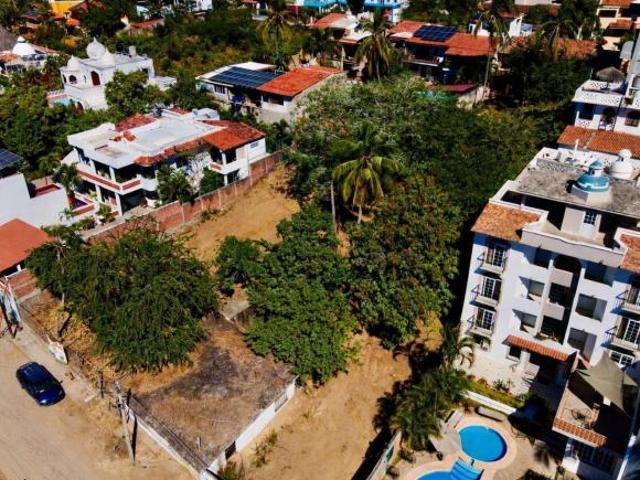 Terreno en venta en Zona Dorada Bucerias | Alto potencial para desarrollo a pasos de playa