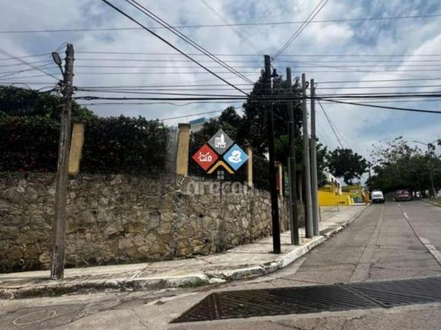 Terreno en Venta esquina sobre Faja de Oro en Pretrolera