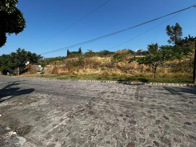 TERRENO EN VENTA FRACCIONAMIENTO VISTA HERMOSA 4