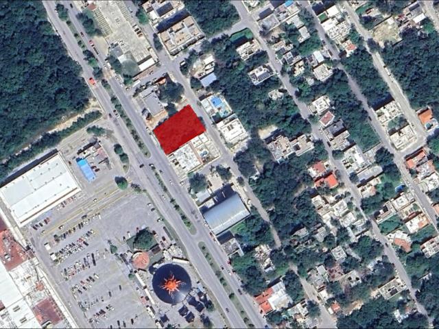 Terreno en Venta Frente a centro Maya