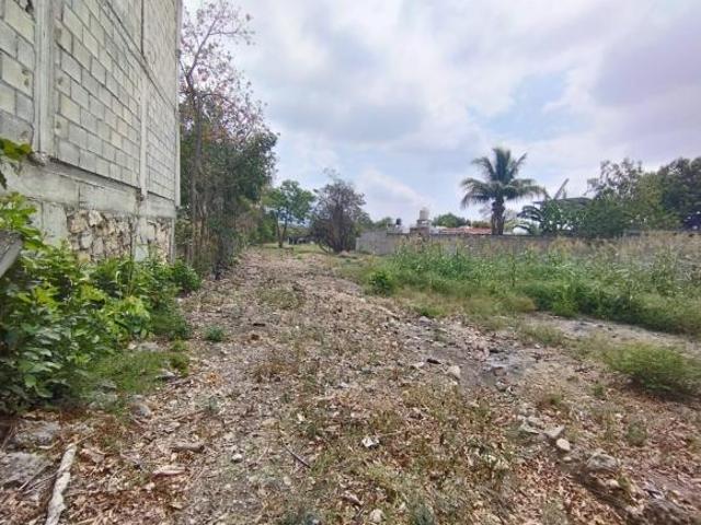Terreno en venta frente a Country Valley Residencial