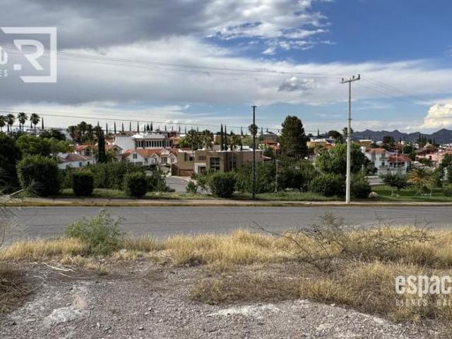 TERRENO EN VENTA FRENTE A PARQUE EN FRACCIONAMIENTO PRIVADO CERCA DE LA SALLE