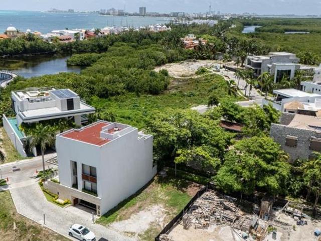 Terreno en Venta frente a parque en Laguna 1, Puerto Cancún