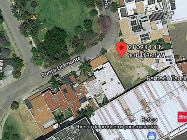 Terreno en venta, frente a Plaza Mayor Punta Campestre, León Gto