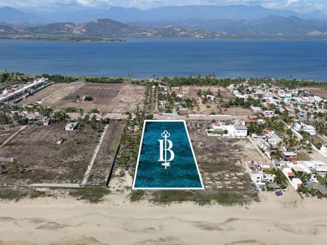 Terreno en venta frente al mar en Guerrero