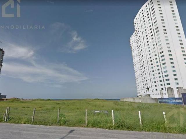 Terreno en venta frente al mar y sobre el Blvd. Manuel Ávila Camacho