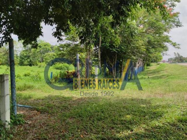 TERRENO EN VENTA FRENTE AL RÍO Y SOBRE AUTOPISTA