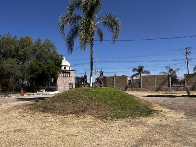 Terreno en venta ideal para salón de eventos, usos múltiples
