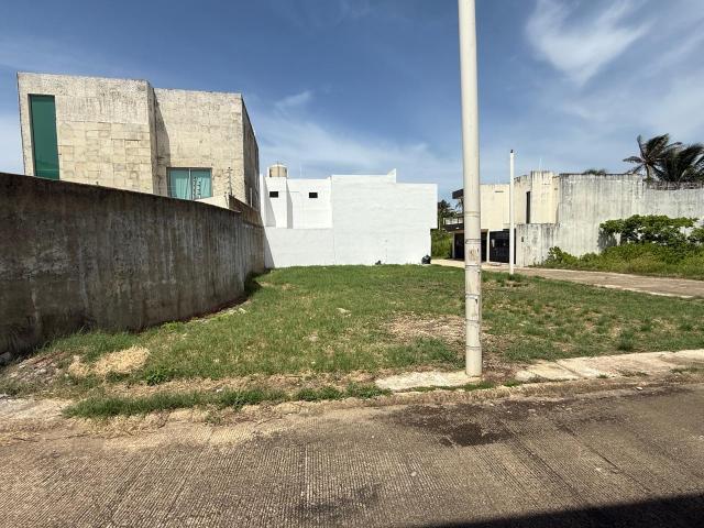 Terreno en Venta Priv. Martha Chapa, Fracc. Para?so Coatzacoalcos, Coatzacoalcos Ver