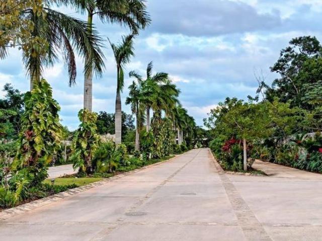 TERRENO EN VENTA RESIDENCIAL LOS SANTOS, AV. HUAYACAN, CANCUN, Q. ROO