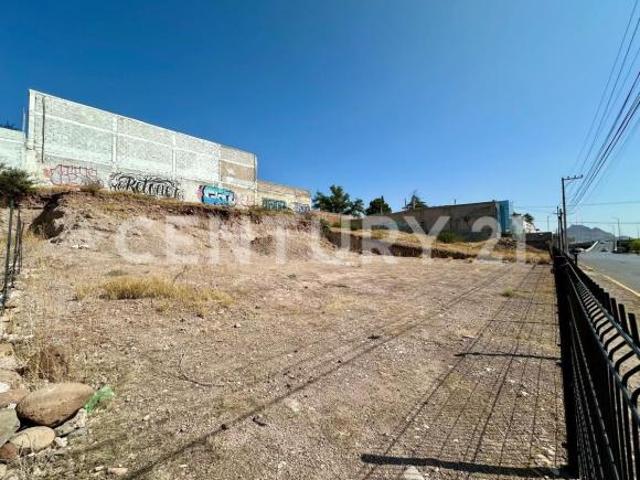 Terreno en Venta sobre Av Teofilo Borunda, Jardines del Santuario, Chihuahua