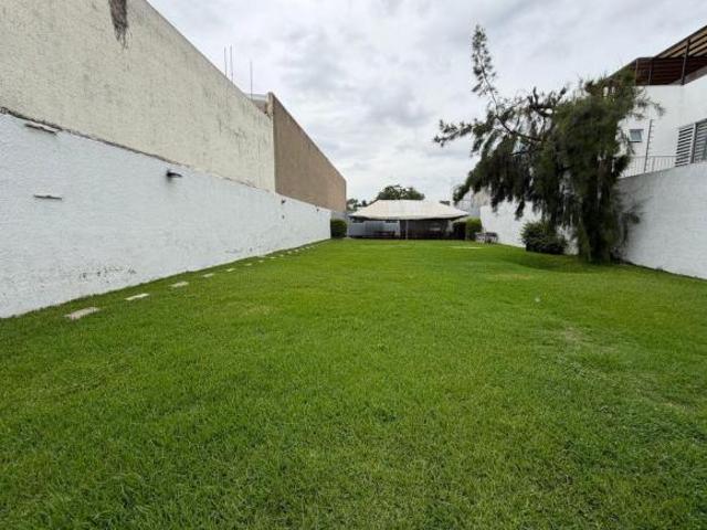 Terreno en Venta sobre Av. Topacio 706 m² para Desarrollo Vertical o Comercial