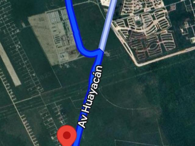 Terreno en Venta sobre Avenida entrando por Avenida Huayacan Cancún, Quintana Roo