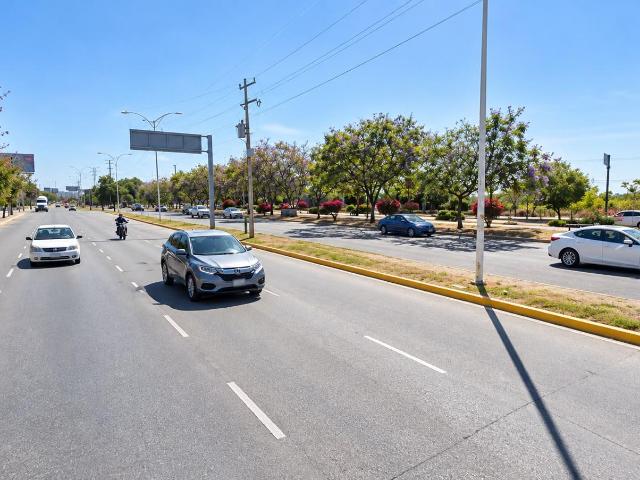 Terreno en venta sobre Blvd. Morelos, frente a estaci?n Maravillas. Uso de Suelo S3