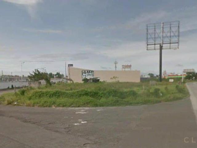 Terreno en venta, ubicado frente al Recinto Portuario, es cabeza de manzana
