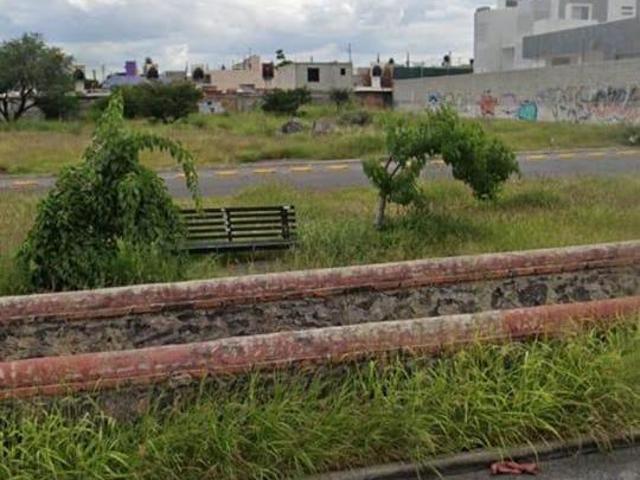 Terreno en Venta uso de suelo Mixto en Av. Peñaflor