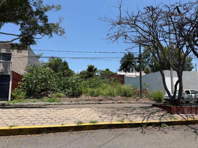 Terreno en venta Villas de Irapuato 4