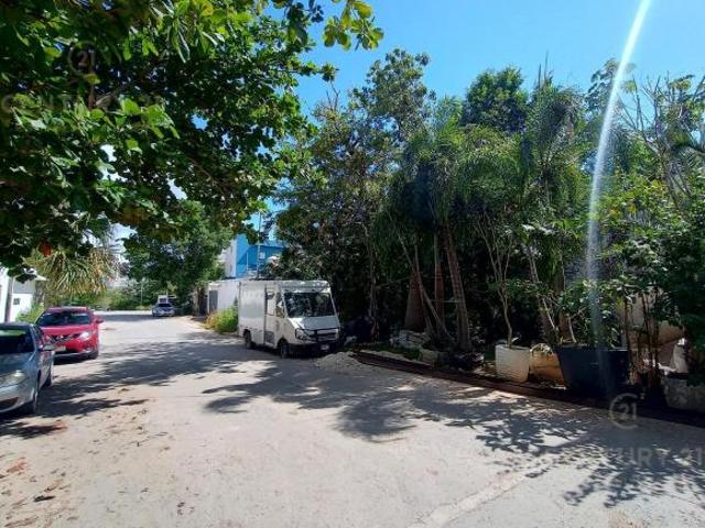 Terreno en Venta zona Carretera Federal y Centro Maya
