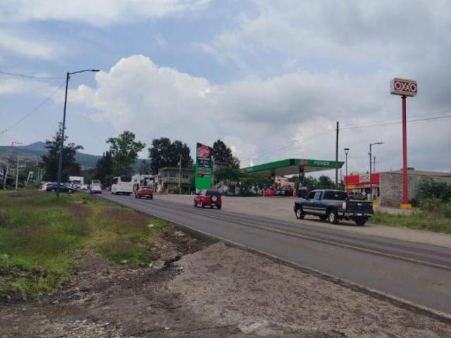 TERRENO EN VENTA 10 X 20 TODOS LOS SERVICIOS ESCRITURAS CERCA DE LA AV COINTZIO A UNOS PASO DEL LIBR