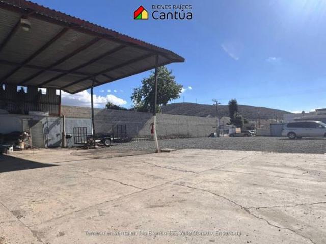 Terreno en venta | 1,000 m² con barda perimetral y nave techada | Valle Dorado, Ensenada