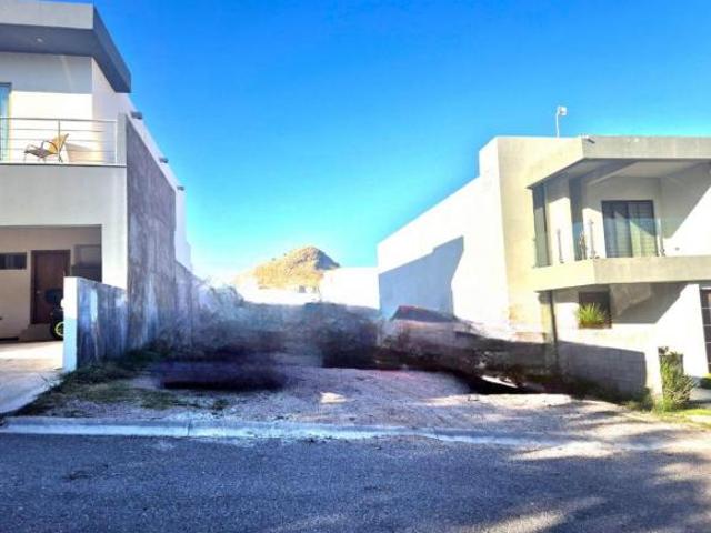 TERRENO EN VENTA 250M2 EN BOSQUES DEL VALLE V $2.5 MILLONES FRENTE A PARQUE