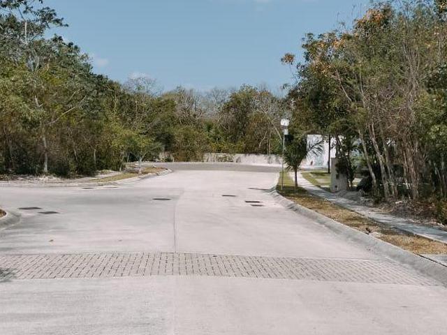 TERRENO EN VENTA 225 m2EN PLAYA DEL CARMEN EN PRIVADA CON ALBERCA