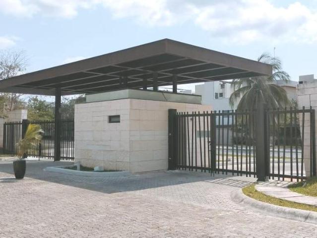 TERRENO EN VENTA 225 m2EN PLAYA DEL CARMEN EN PRIVADA CON ALBERCA