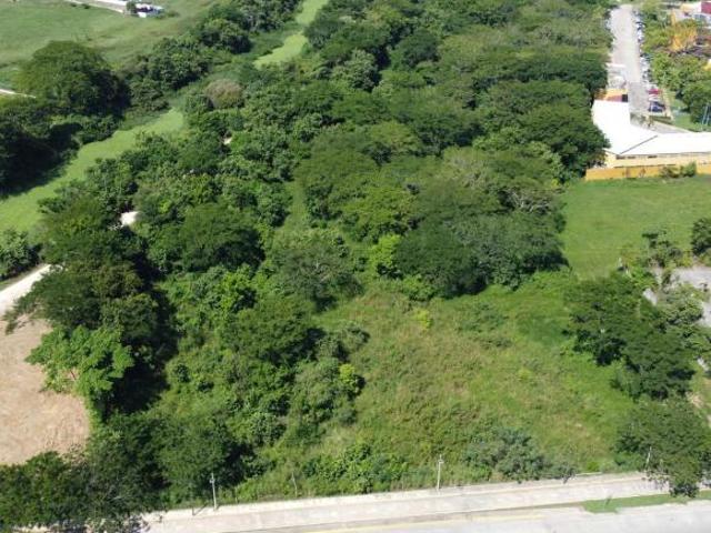 Terreno en zona country 90 metros sobre boulevard documentos en regla