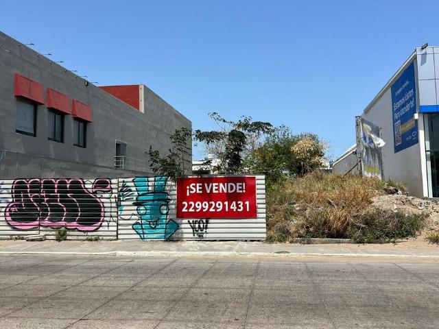 Terreno en Zona Comercial de 1,080m2 | Av. Rafael Cuervo