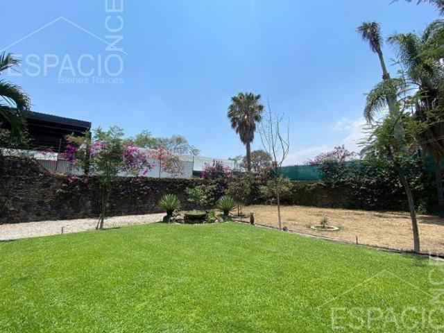 Terreno en zona comercial