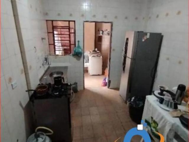 Terreno espaçoso de 342 m² com duas casas independentes ideal para morar e investir! ? Localizaçã