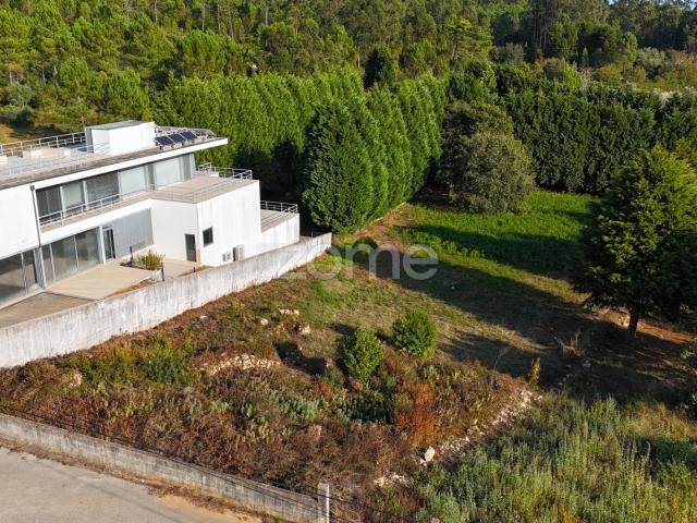 Terreno espaçoso e bem localizado, ideal para construção