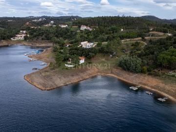 Terreno fantástico na Barragem de Castelo de Bode