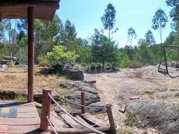 Terreno florestal de 18600 m² com vistas panorâmicas