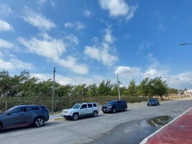 TERRENO frente a PLAYA MIRAMAR para constructores