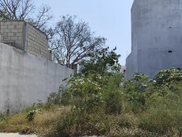 Terreno habitacional urbanizado en Fraccionamiento Raíces, Campeche