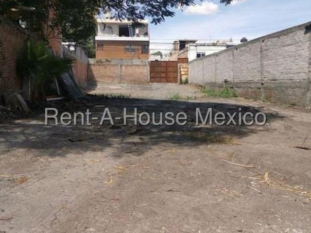 Terreno habitacional, comercial y de servicios de 1168 metros VENTA. Centro de Querétaro